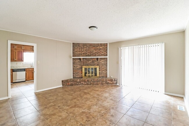 Building Photo - 1727 Tudor Dr