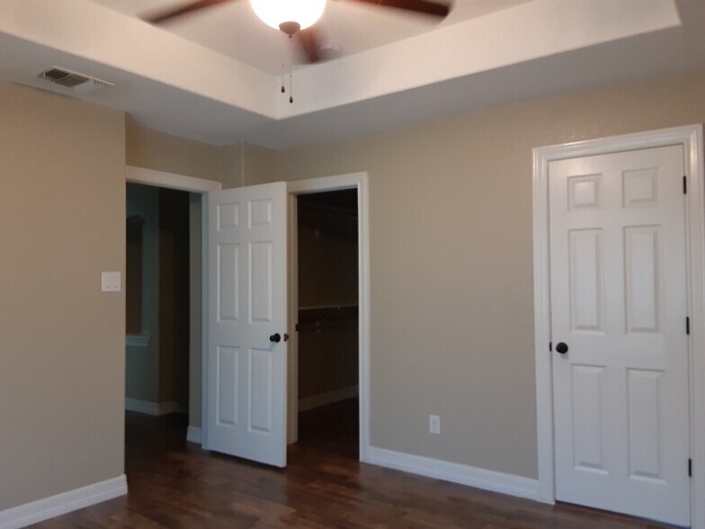 Building Photo - 106 Cornell Ave