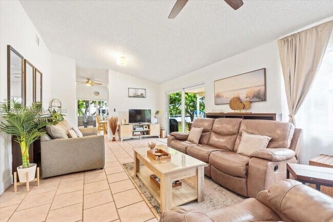 Building Photo - 2650 Scott St