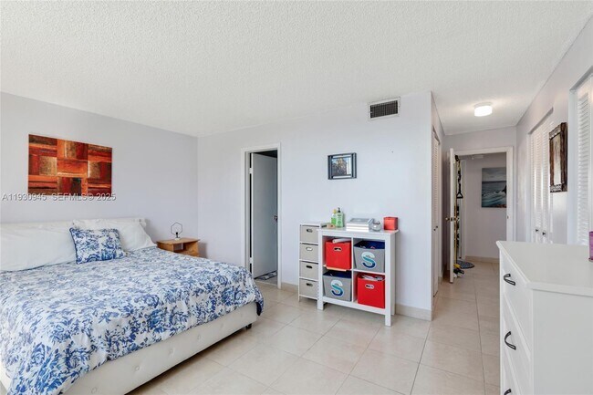 Building Photo - 321 SE 3rd St