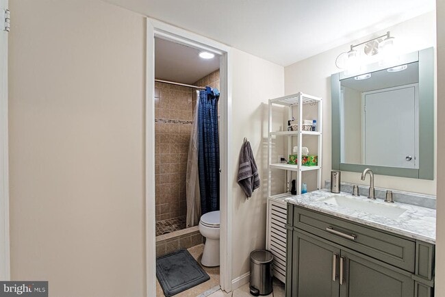 Building Photo - 2037 Royal Fern Ct