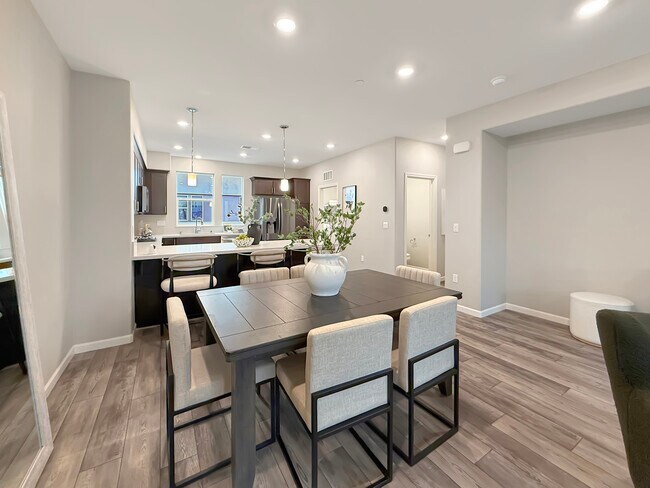 Building Photo - 262 Agustin Narvaez St