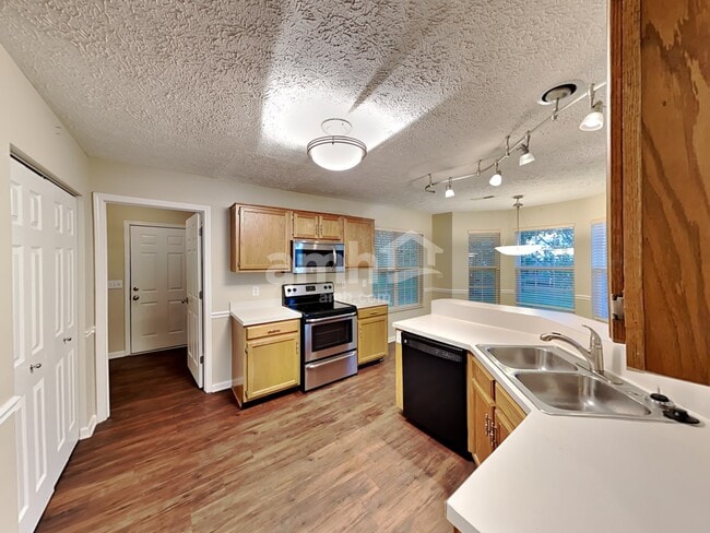 Building Photo - 3110 N Waterford Ct