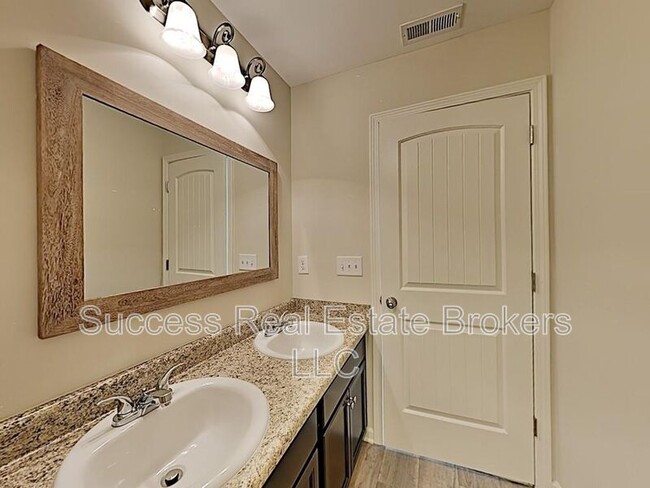 Building Photo - 65 Timberland Trace Way