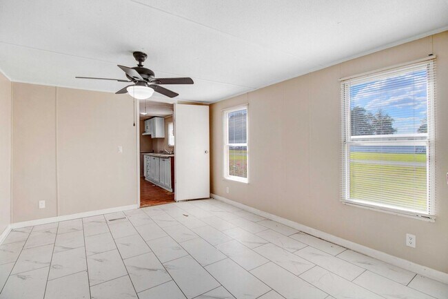 Building Photo - Newly Renovated! 3 Bedroom | 2 Bathroom Mo...