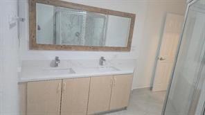 Building Photo - 2801 Riverside Dr