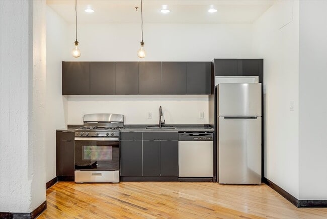 Building Photo - 2 Union St