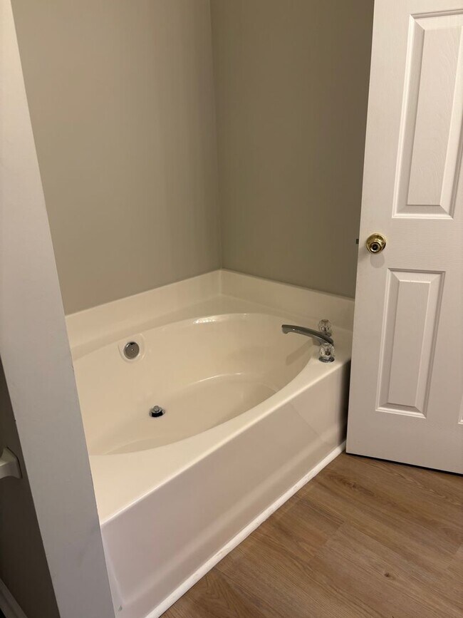 Building Photo - 2224 Winthrop Chase Dr