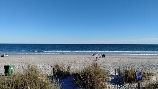 Building Photo - 710 Yucca Ave