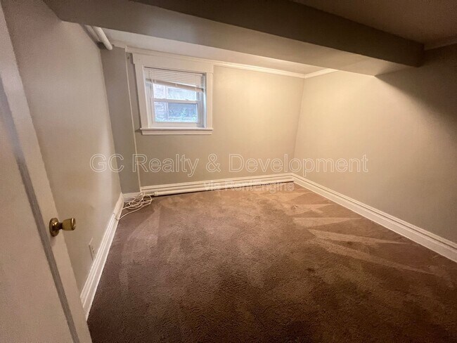 Building Photo - 5410 W Berteau Ave