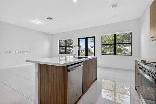 Building Photo - 4398 SW 173rd Ave