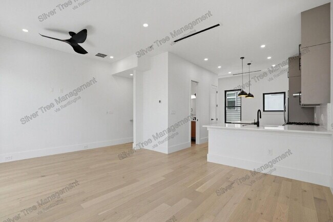 Building Photo - 4520 Cabell Dr