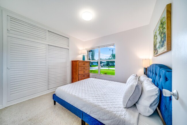 Building Photo - 525 Ibis Dr