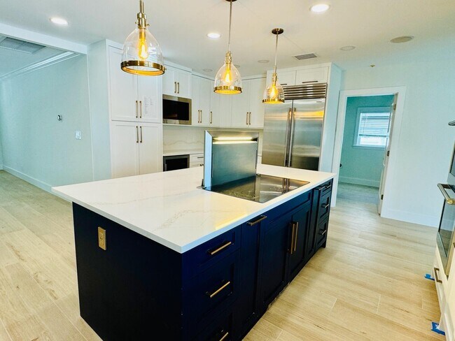 Building Photo - 885 Nafa Dr