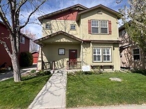 Building Photo - 2 Bed 2 Bath in Boise!