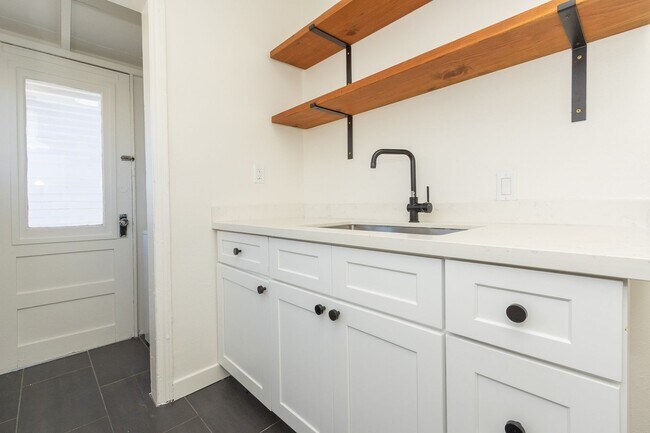 Building Photo - Quaint Remodeled 1 Bed / 1 Bath Bungalow in Normal Heights!