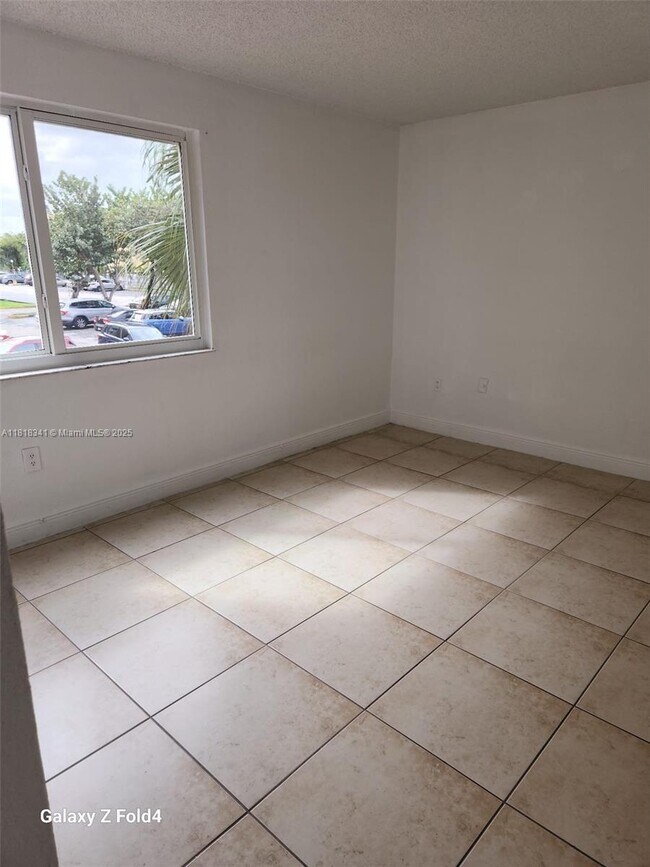 Building Photo - 6950 Miami Gardens Dr