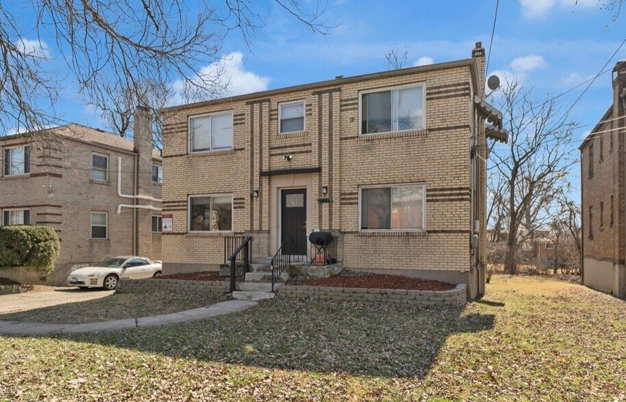 Building Photo - 1631 Summit Rd