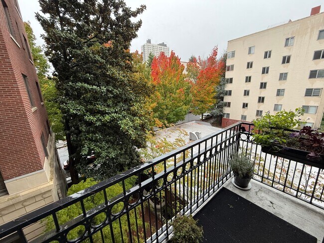 Building Photo - Historical 705 Davis Building! Vintage Lux...