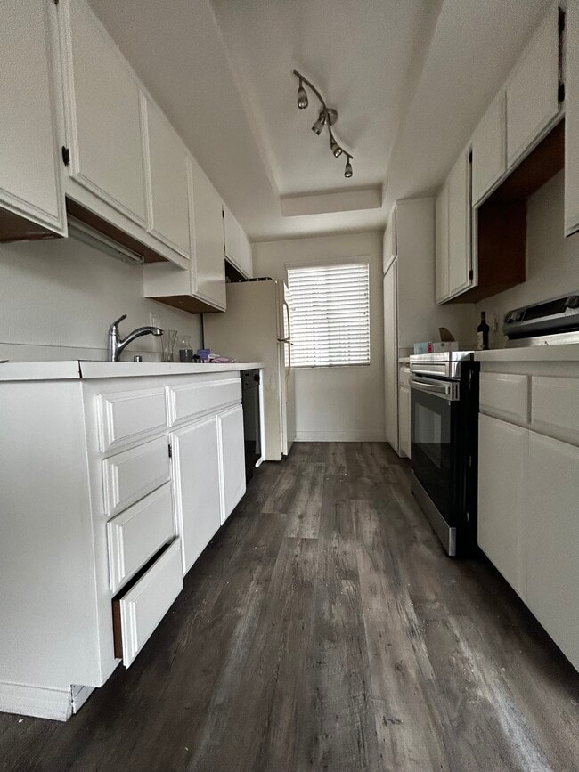 Building Photo - 6516 College Grove Dr