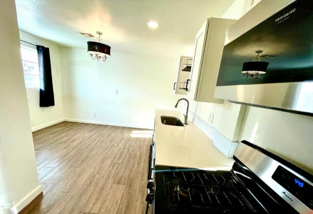 Building Photo - New renovated and move in ready. Roosevelt...