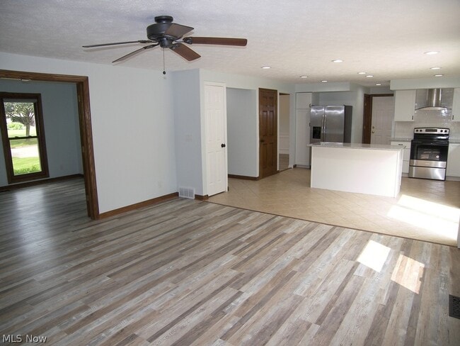 Building Photo - 32156 S Roundhead Dr