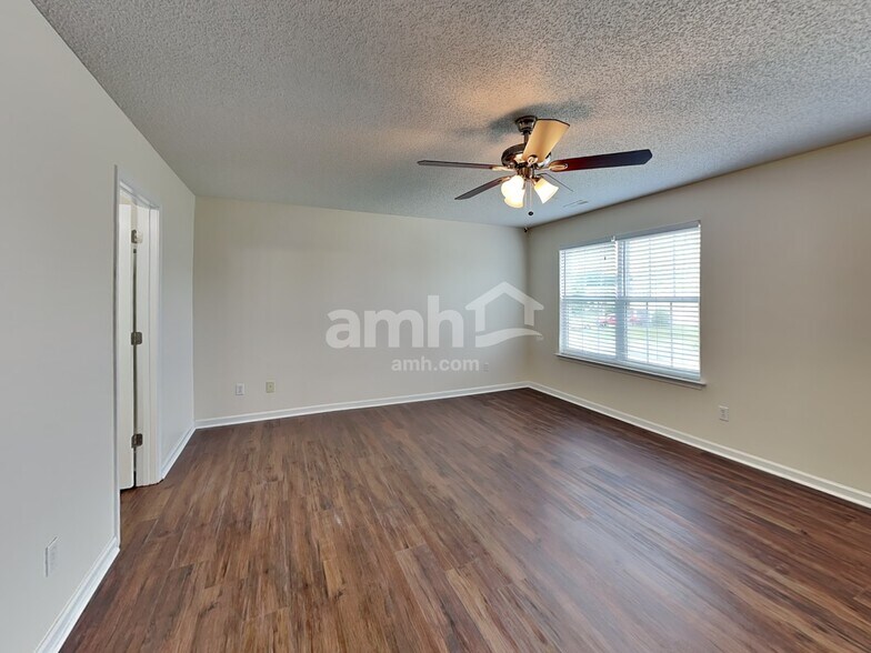Building Photo - 4104 Hunters Trail Dr