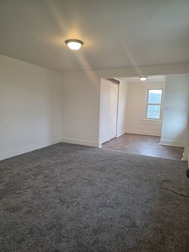 Building Photo - 397 Upper Oakwood Ave