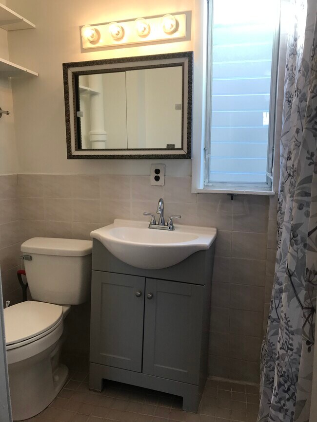Bathroom - 850 N Taney St