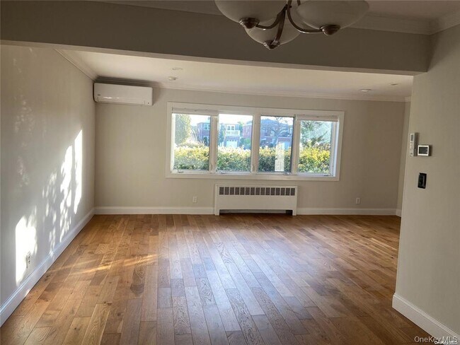 Building Photo - 541 E Park Ave