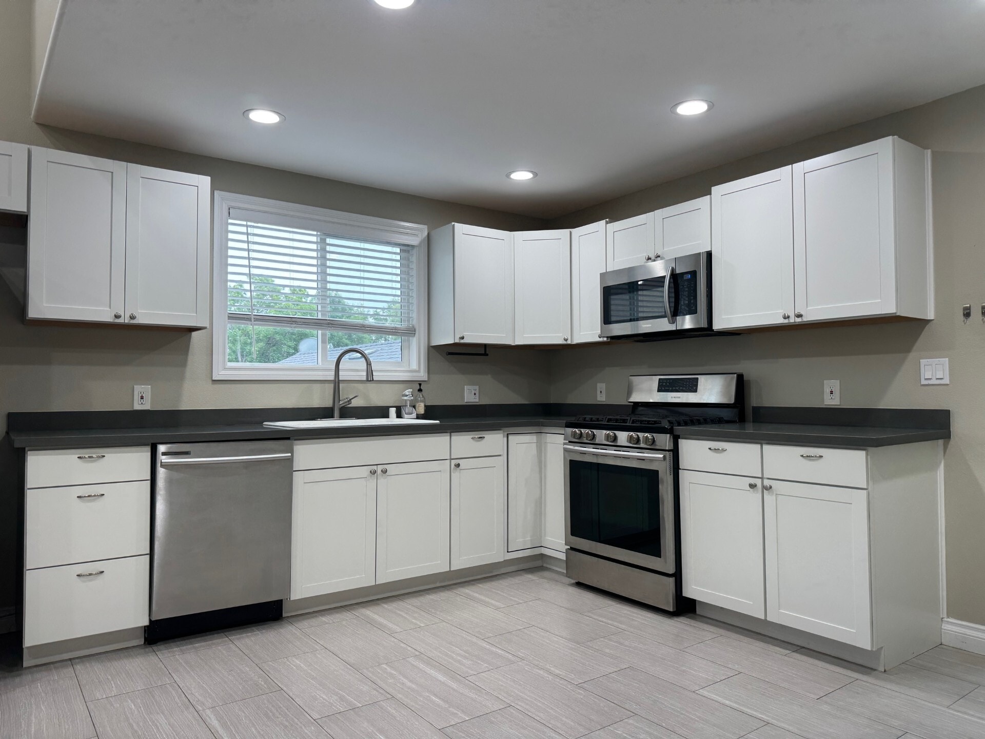 Building Photo - 16357 Vintage St