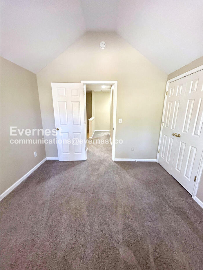 Building Photo - 941 Ujamaa Dr