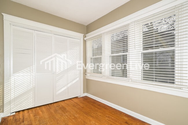 Building Photo - 316 N Hills Dr