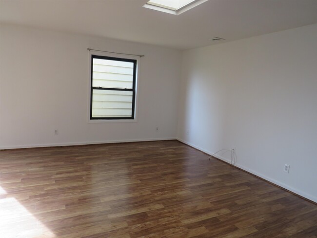 Building Photo - 22 69th St