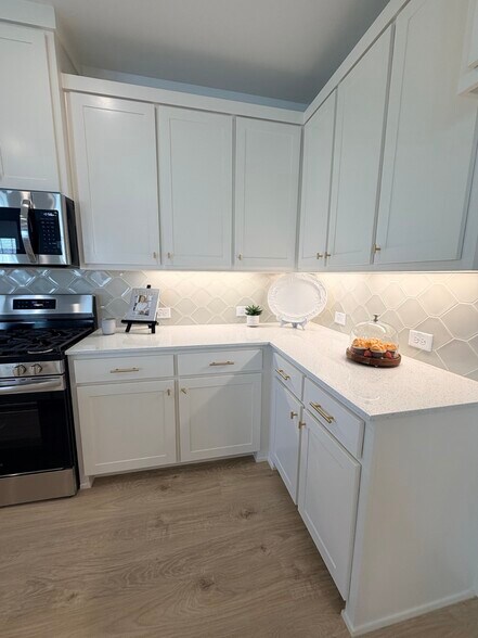 kitchen 2 - 4729 Spinner St