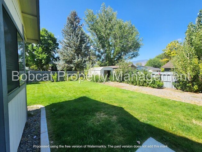 Building Photo - 1740 Cedarwood Dr