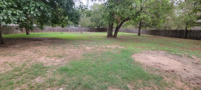 Building Photo - FRESHLY REDONE in 2023 - New floors, fresh...