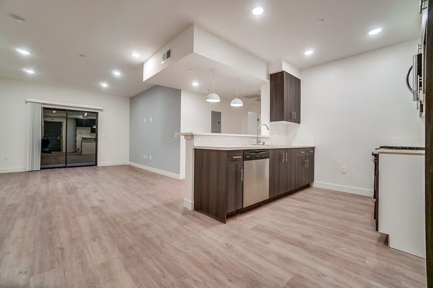 Building Photo - 8600 Glenoaks Blvd