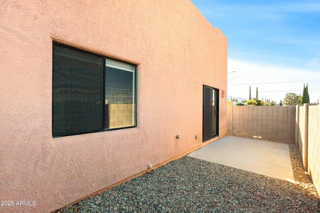 Building Photo - 813 Ocotillo Dr