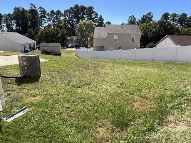 Building Photo - 242 Summit Park Ct