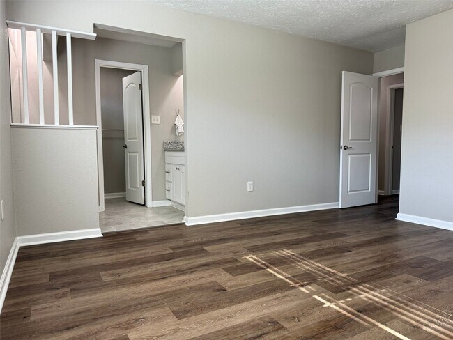 Building Photo - 15815 Whipple Tree Dr