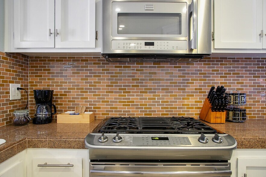Building Photo - 737 Seacoast Dr