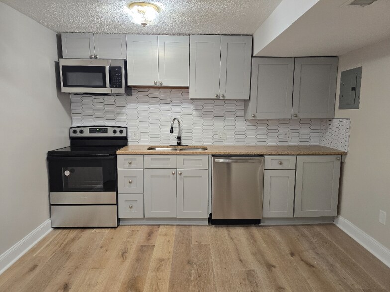 Building Photo - 11714 Balsamwood Dr