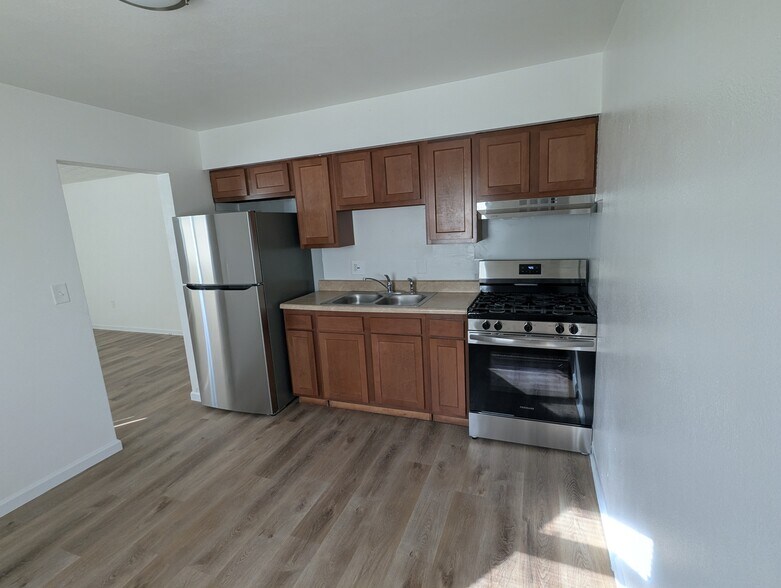 Kitchen - 633 Mark Dr