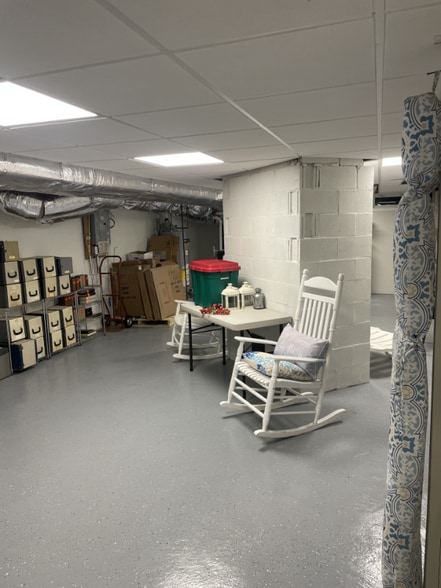 Building Photo - 33 West Rd