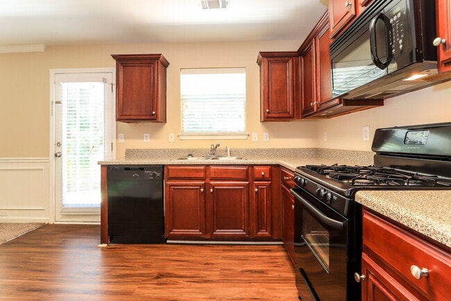 Building Photo - 347 Hidden Creek Ln