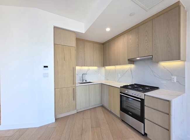 Building Photo - 30-05 Vernon Blvd