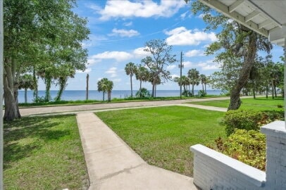 Building Photo - Historice Home on the Indian River