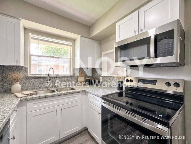 Building Photo - 4537 Dakota St