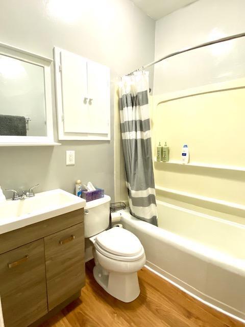 Building Photo - 1120 W Barry Ave